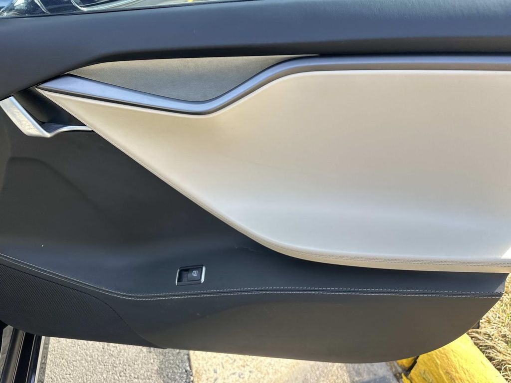 Thumbnail: 2020 Tesla Model S - 19