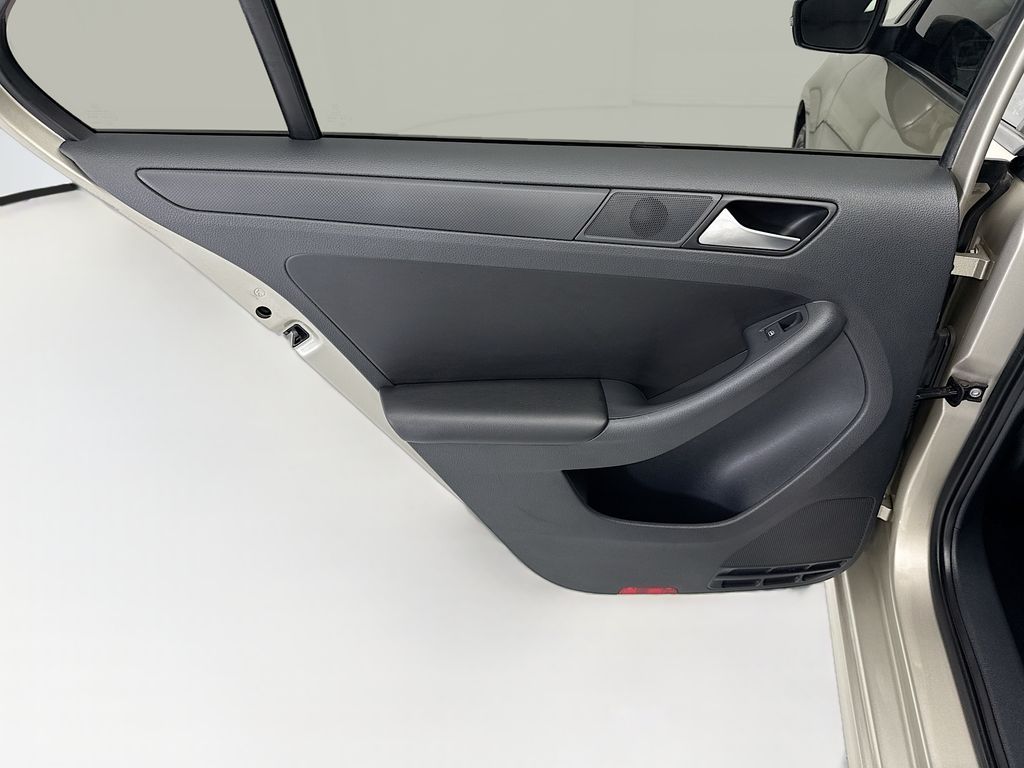 Thumbnail: 2014 Volkswagen Jetta - 21