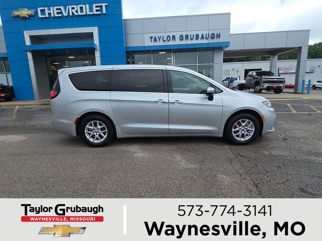 Silver Mist Clearcoat 2023 Chrysler Pacifica Touring L FWD Minivan Front-Wheel Drive 9-Speed Automatic