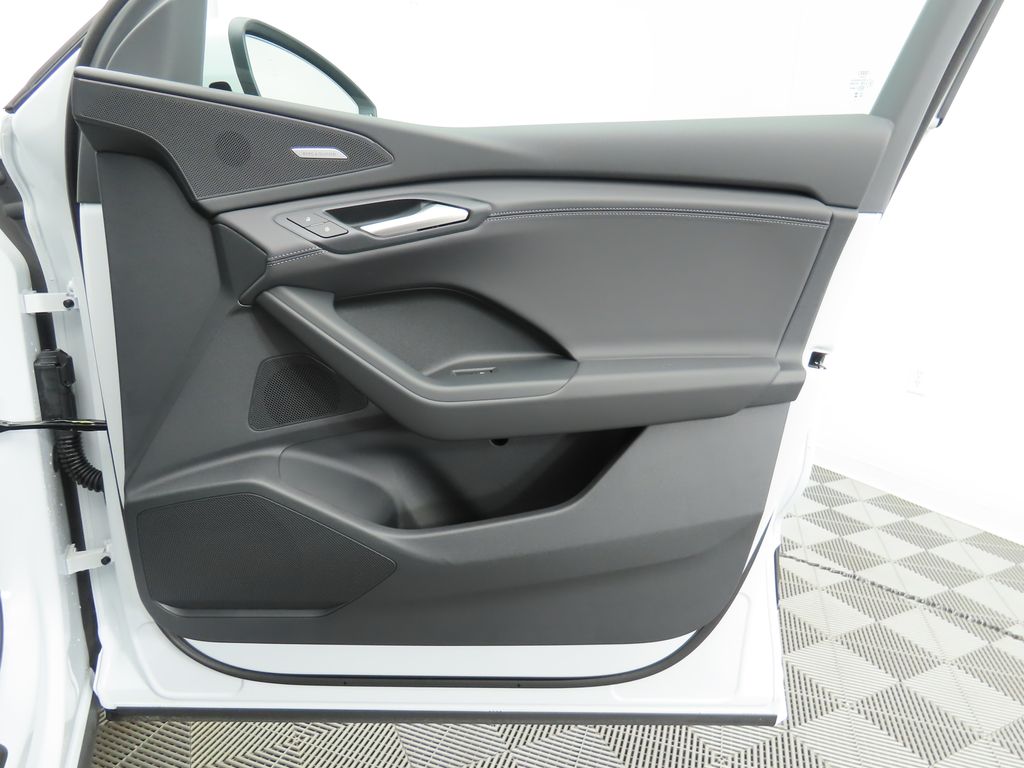 2025 Audi Q6 e-tron Premium 27