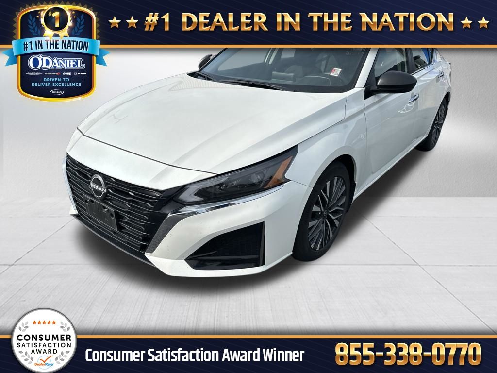 Pearl White Tricoat 2024 Nissan Altima Sedan Front-Wheel Drive Continuously Variable Transmission