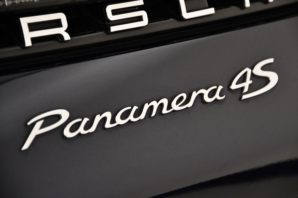 2022 Porsche Panamera 4S 9