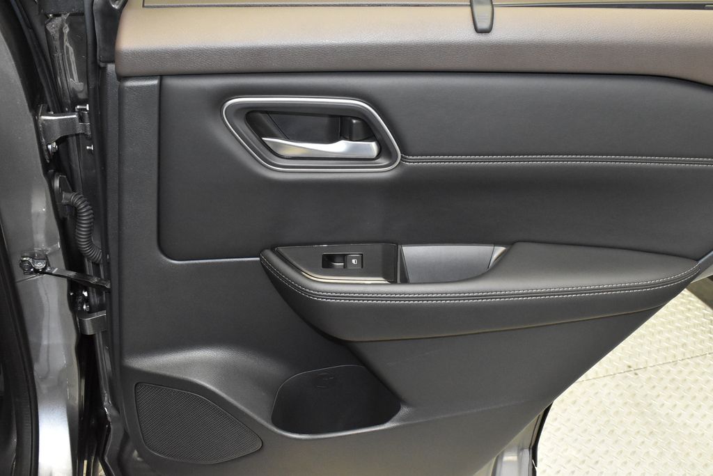 Thumbnail: 2021 Nissan Rogue - 32