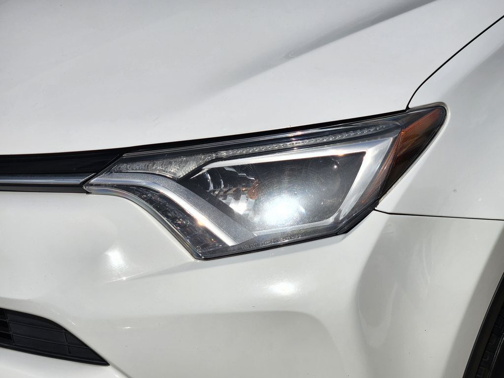 2016 Toyota RAV4 XLE White at Baytown Hyundai