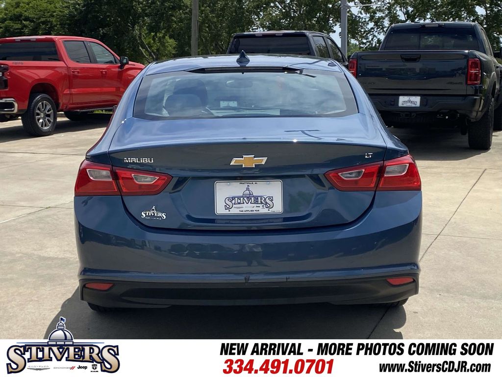 2025 Lakeshore Blue Metallic Chevrolet Malibu LT FWD Sedan