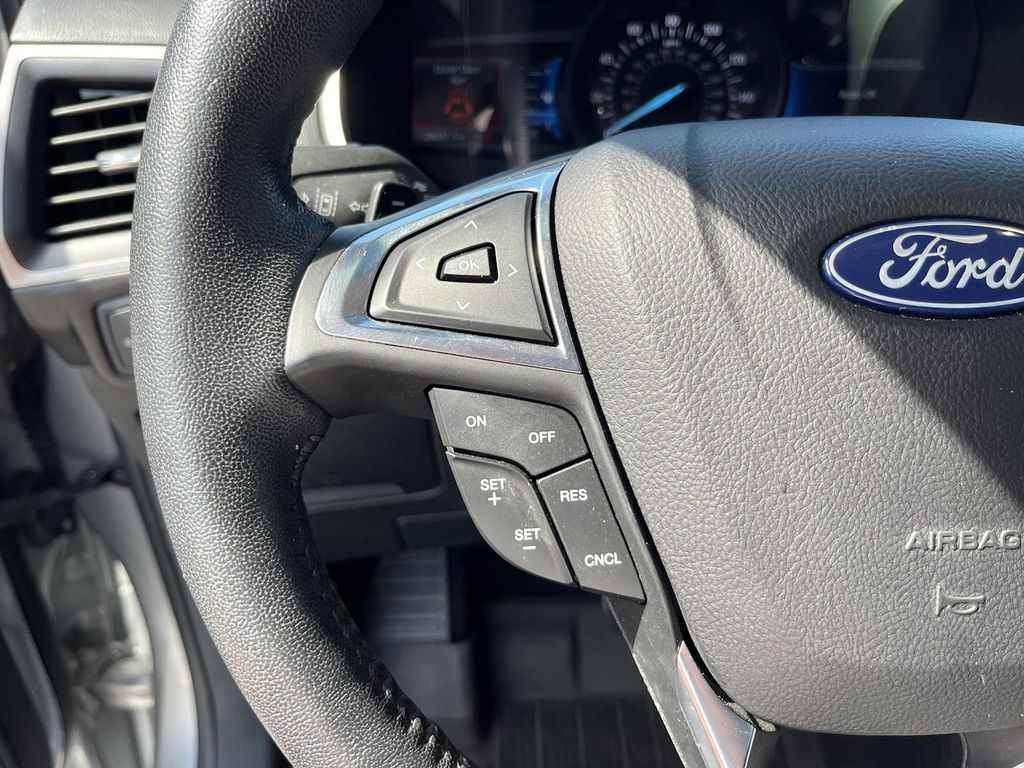 2021 Ford Edge SEL 29