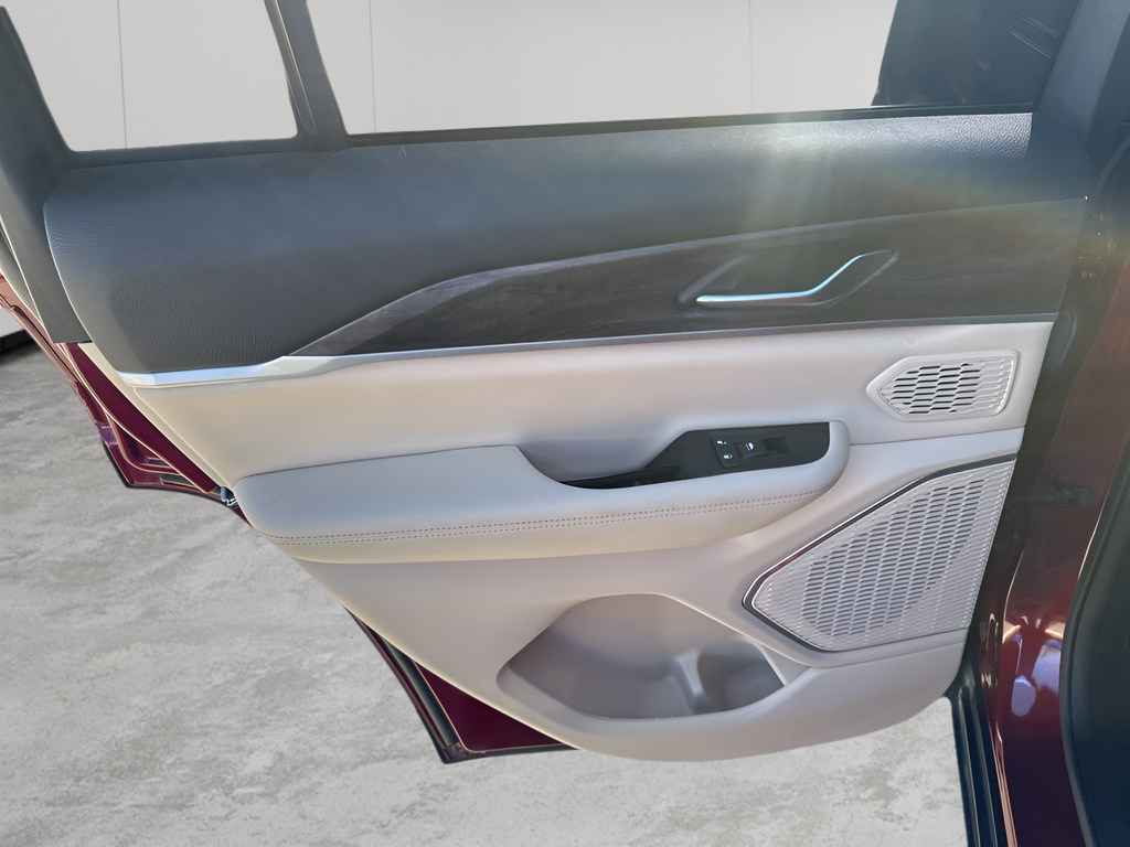 Used Car 2023 Jeep Grand Cherokee  Limited For Sale Under $30,000 In Austin, Texas