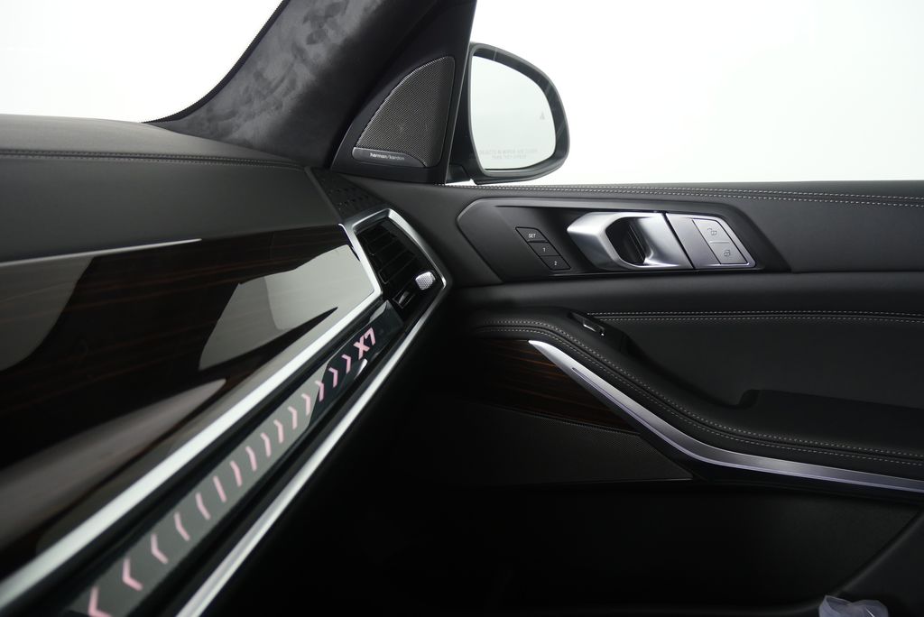 Thumbnail: 2026 BMW X7 - 26