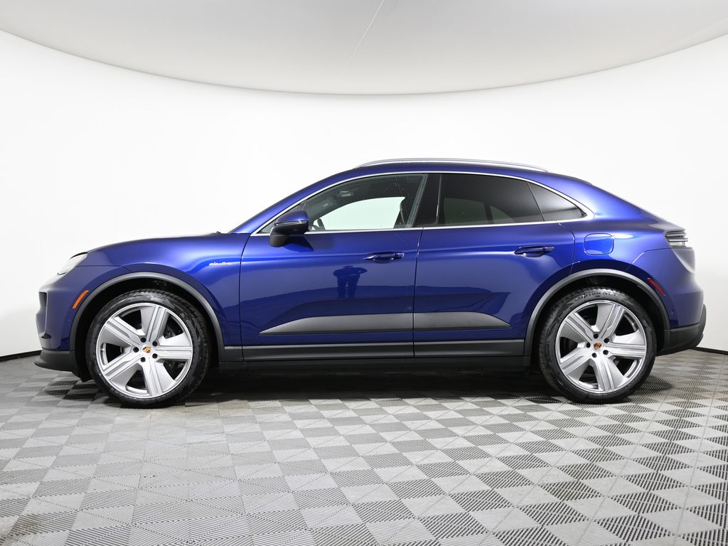 2024 Porsche Macan T 2