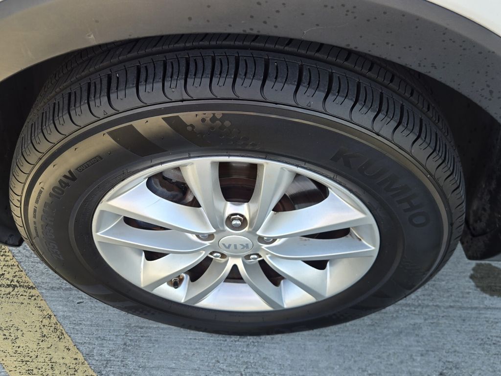 2017 Kia Sorento - $9,875