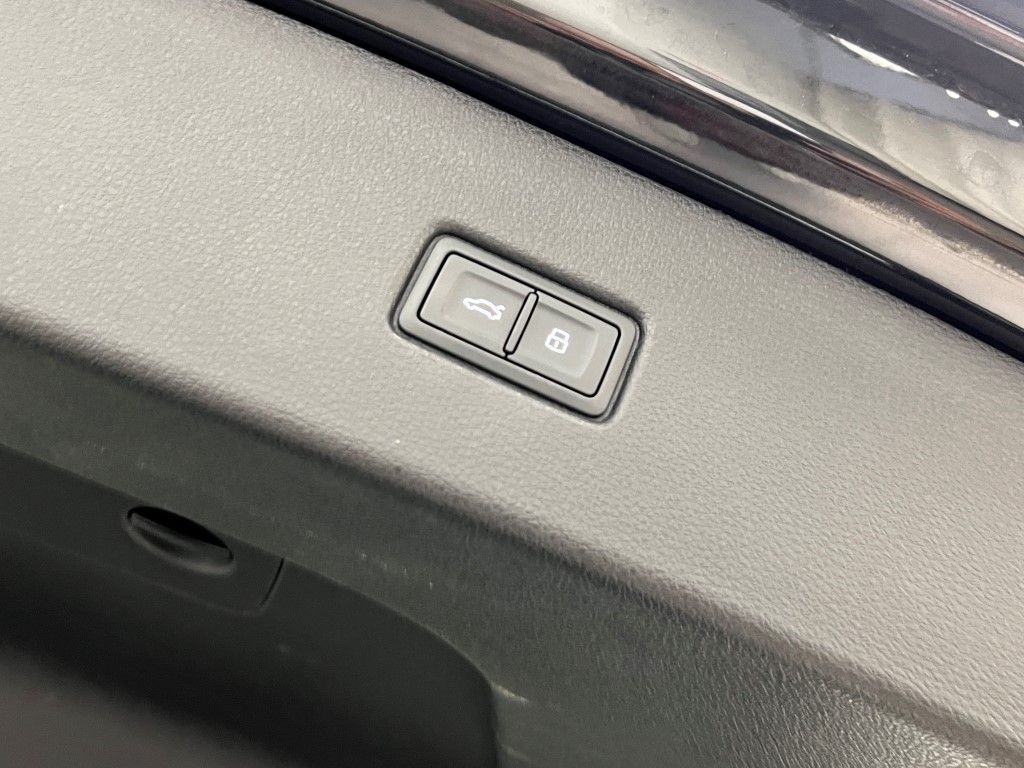 Thumbnail: 2023 Audi SQ5 - 10