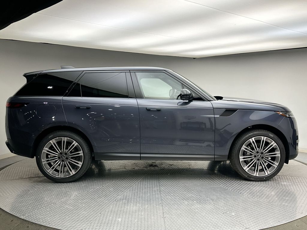 2025 Land Rover Range Rover Sport SE 4