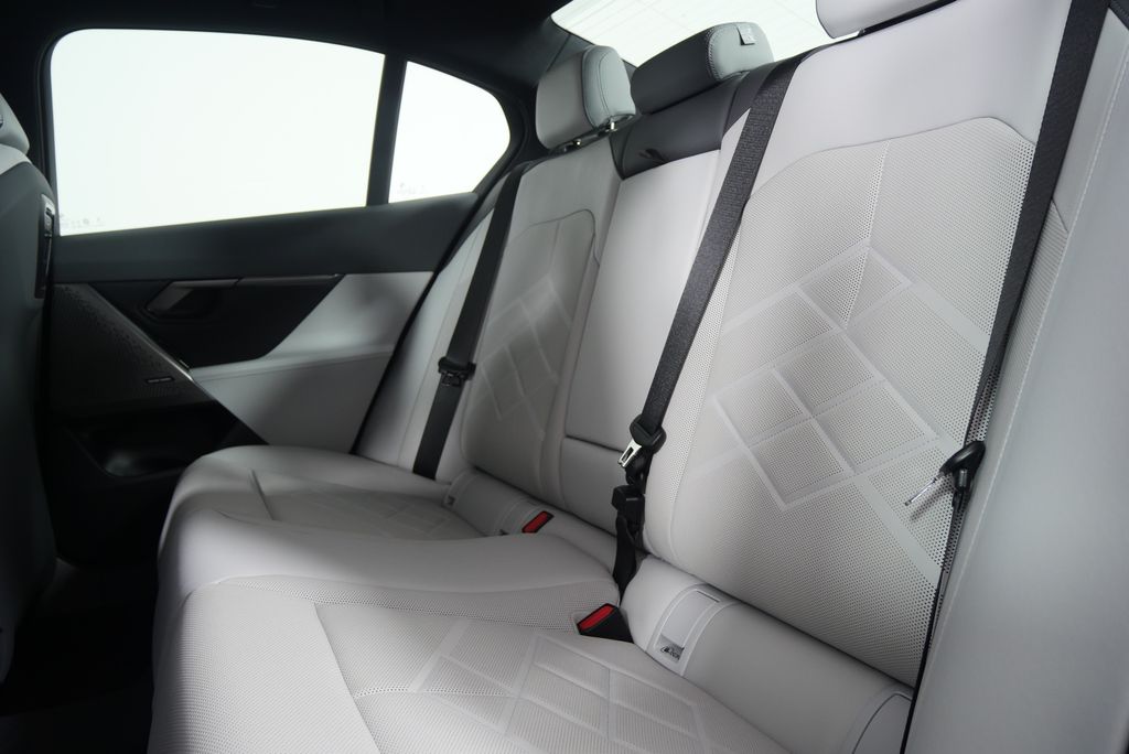 2026 BMW i5 eDrive40 16