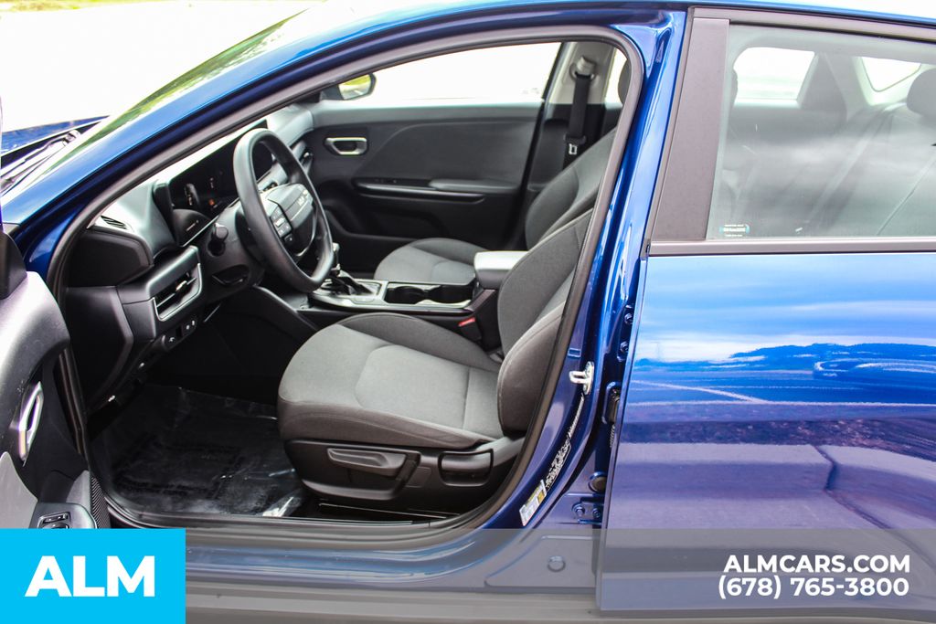 Used 2025 Blue Kia LXS image 17