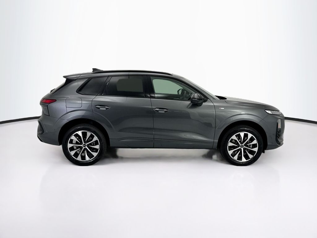 Thumbnail: 2026 Audi Q3 - 4