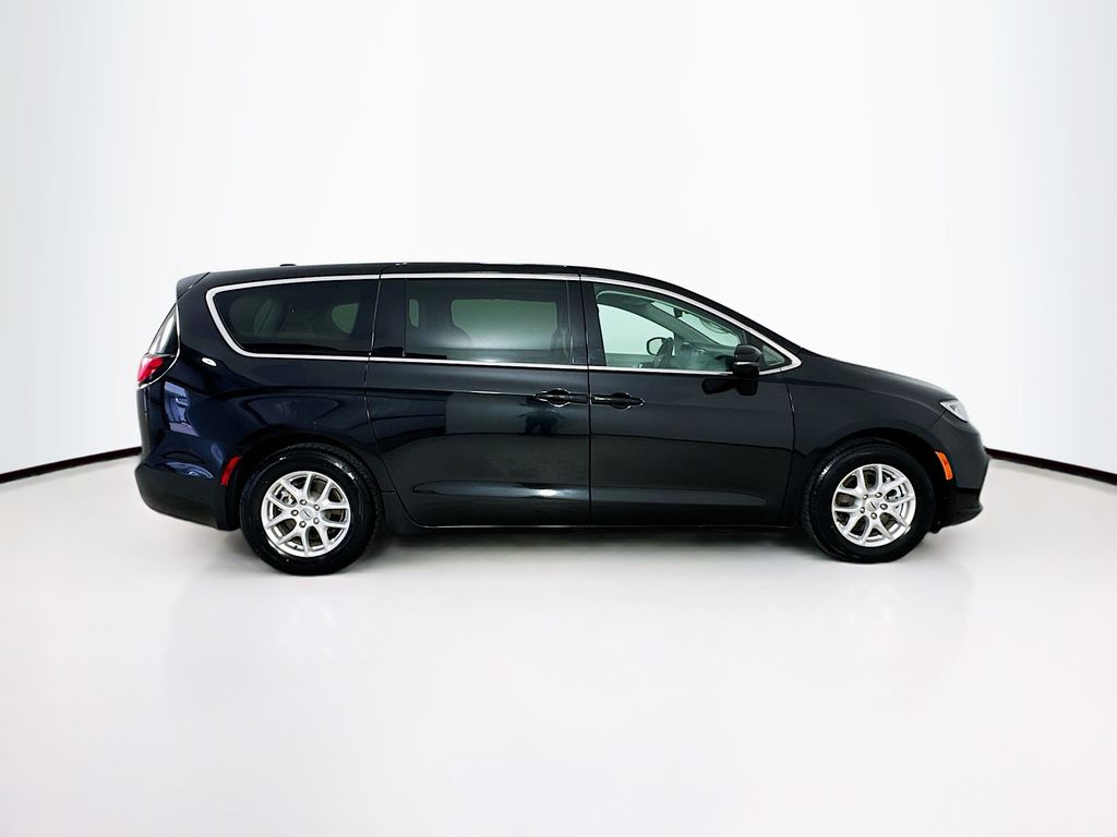Used Car 2024 Chrysler Pacifica  Touring L For Sale Under $30,000 In Austin, Texas