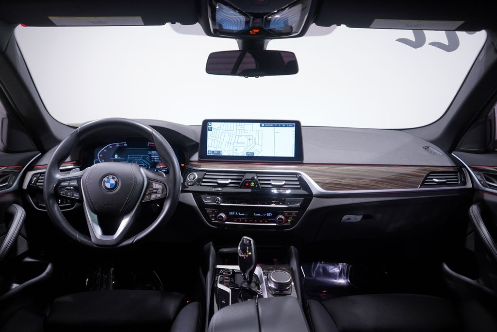 Thumbnail: 2022 BMW 5 Series - 10