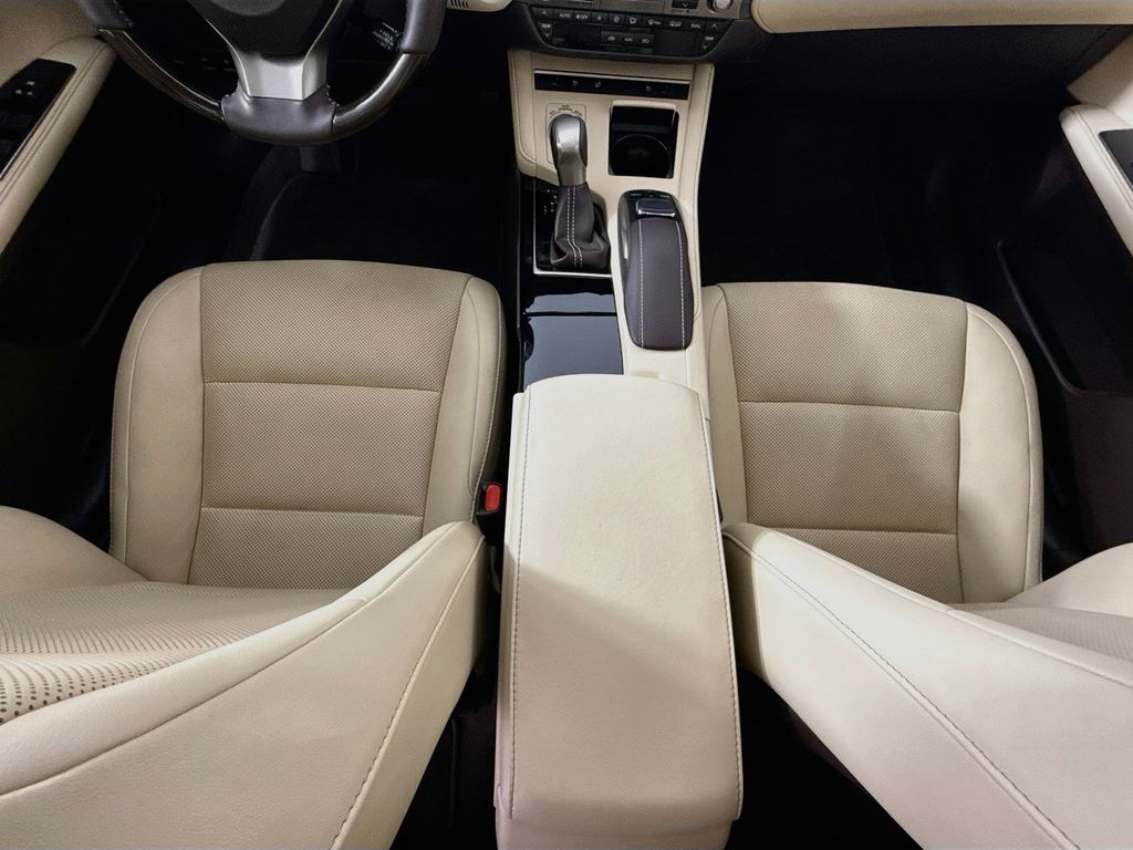 Thumbnail: 2016 Lexus ES - 16