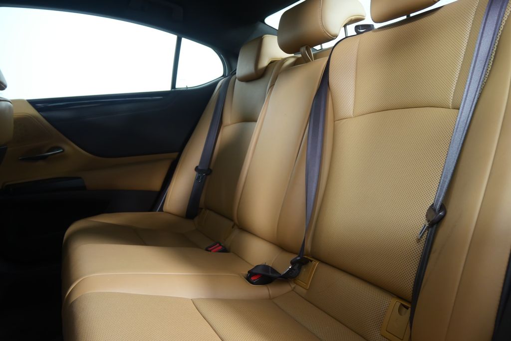 Thumbnail: 2019 Lexus ES - 15