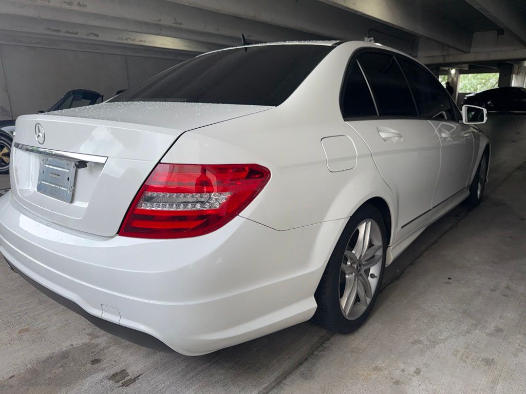Thumbnail: 2014 Mercedes-Benz C-Class - 3