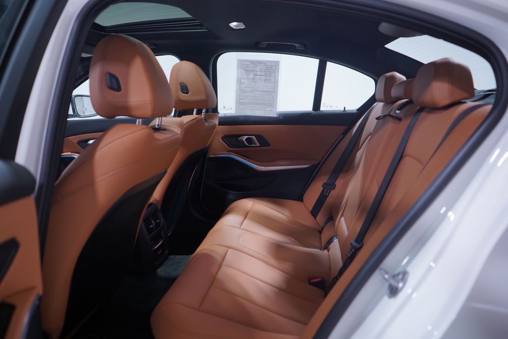 Thumbnail: 2025 BMW 3 Series - 9