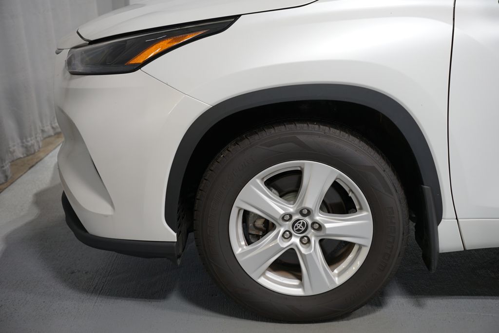Thumbnail: 2023 Toyota Highlander - 5