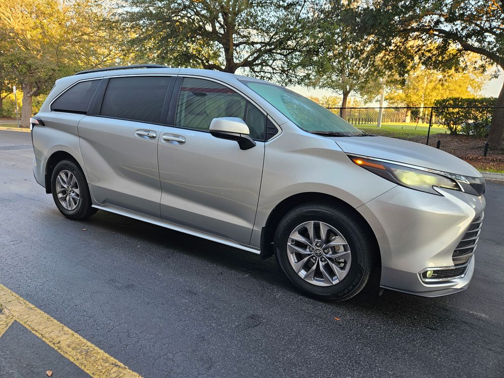 2024 Toyota Sienna XLE 7