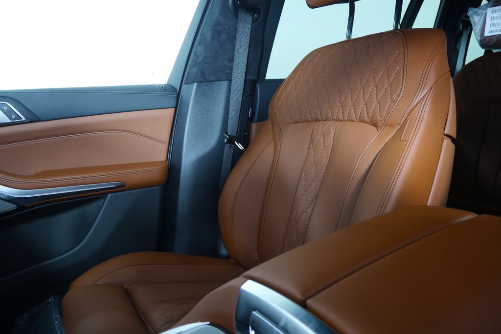 Thumbnail: 2026 BMW X7 - 25