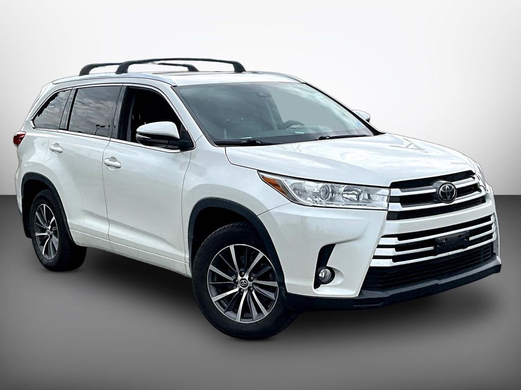 White (Blizzard Pearl) 2018 Toyota Highlander XLE AWD SUV / Crossover All-Wheel Drive 8-Speed Automatic