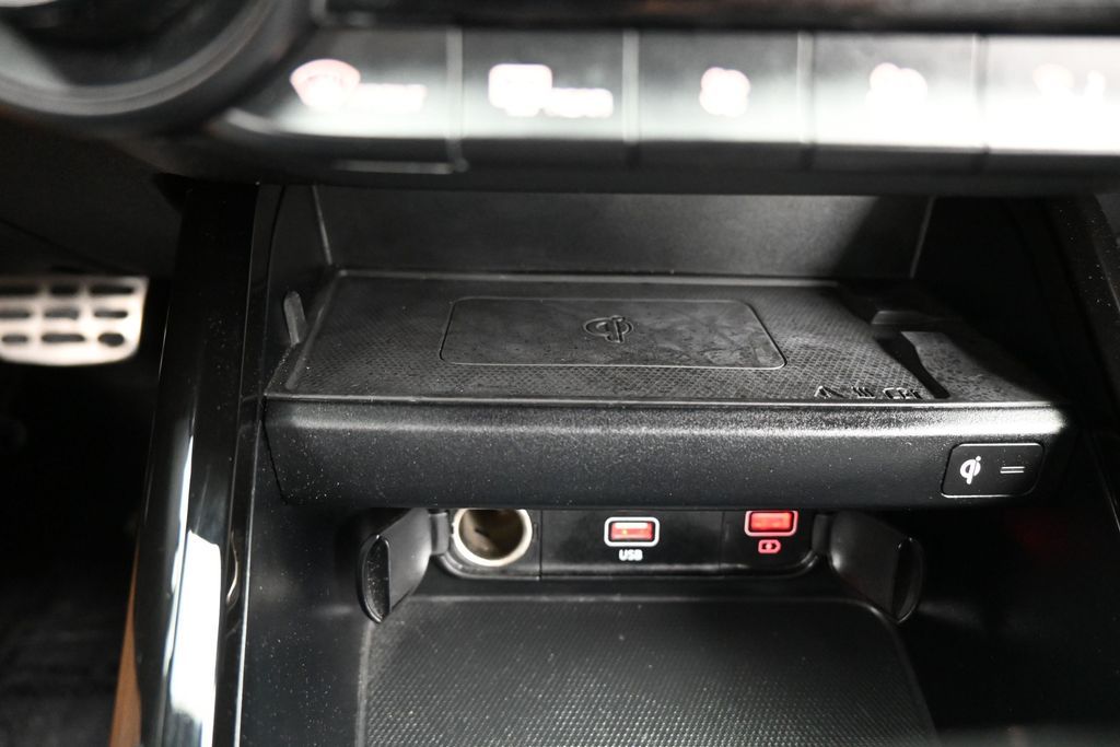 Used 2024 Snow White Pearl Kia GT-Line image 28