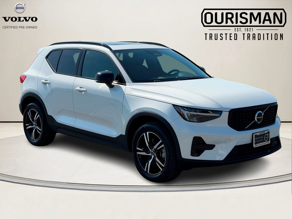 Crystal White Metallic 2024 Volvo XC40 B5 Ultimate Bright Theme AWD SUV / Crossover All-Wheel Drive Automatic