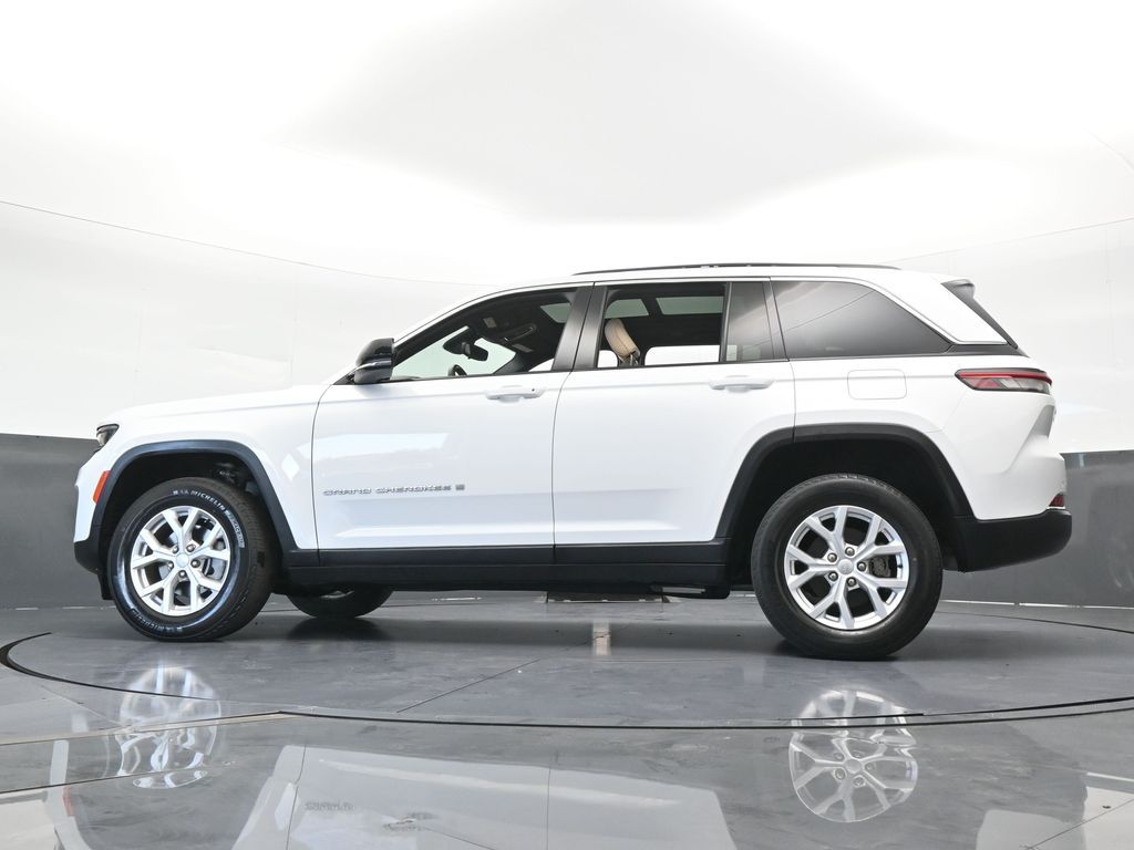 Used 2023 Bright White Clearcoat Jeep Limited image 61