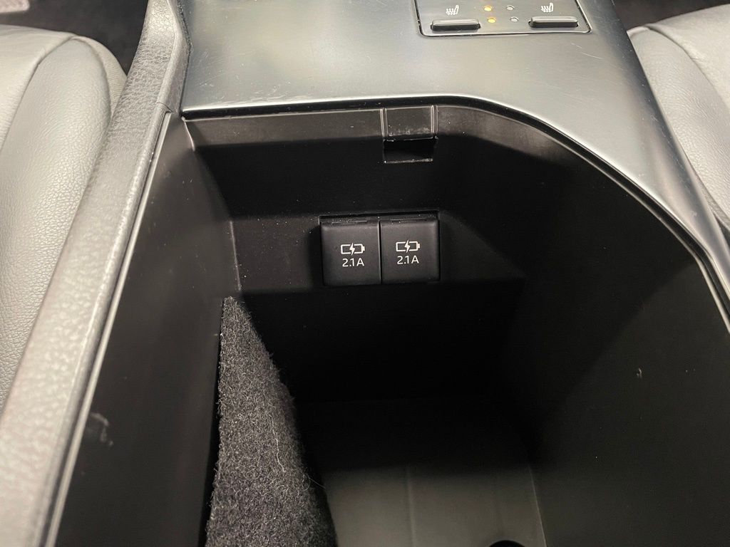 2020 Toyota Camry XSE 28