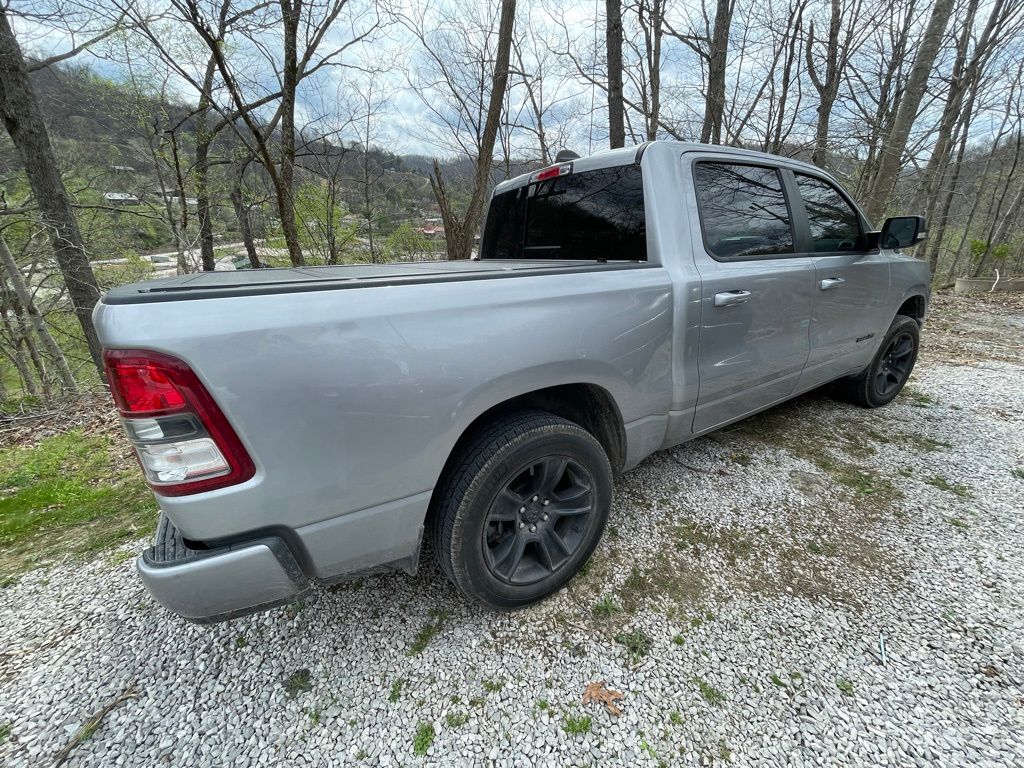 View vehicle photo 6