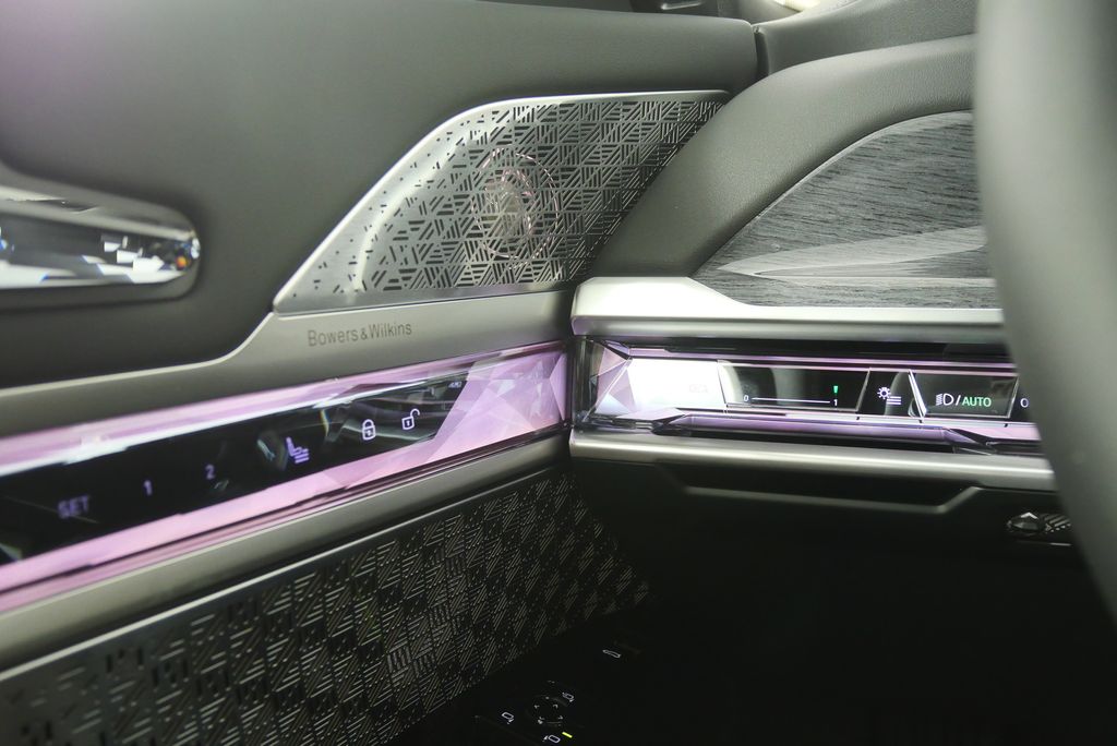 Thumbnail: 2026 BMW 7 Series - 21