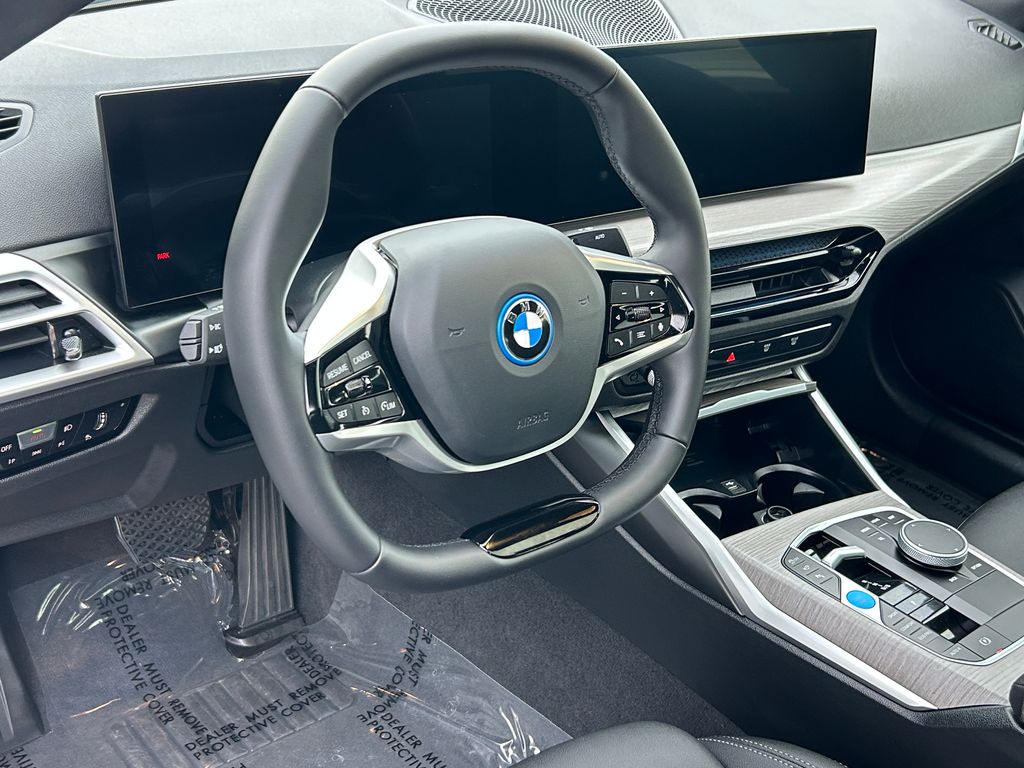 Thumbnail: 2025 BMW i4 - 13