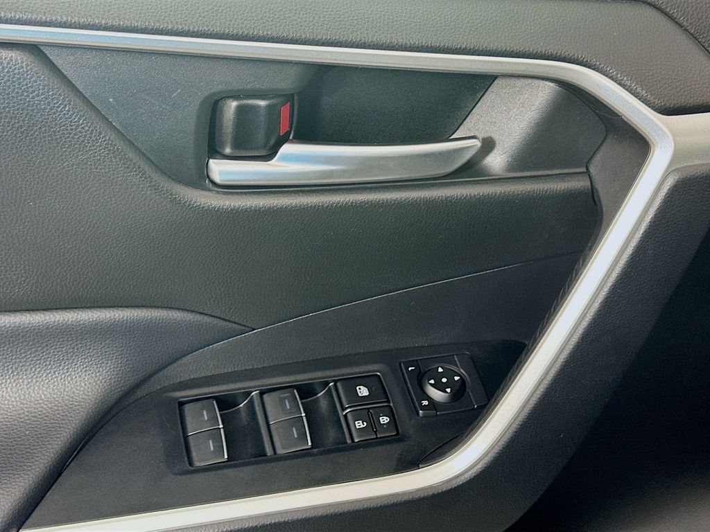 Thumbnail: 2023 Toyota RAV4 - 18