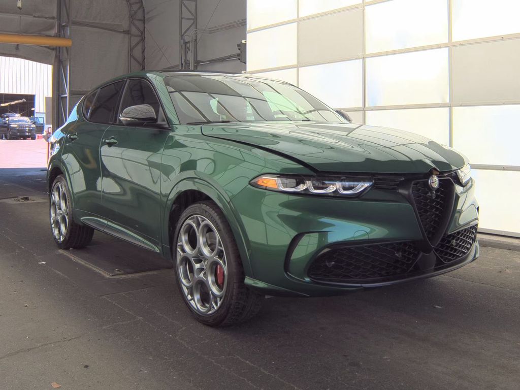 Green (Verde Fangio Metallic) 2025 Alfa Romeo Tonale Tributo Italiano eAWD SUV / Crossover All-Wheel Drive 6-Speed Automatic