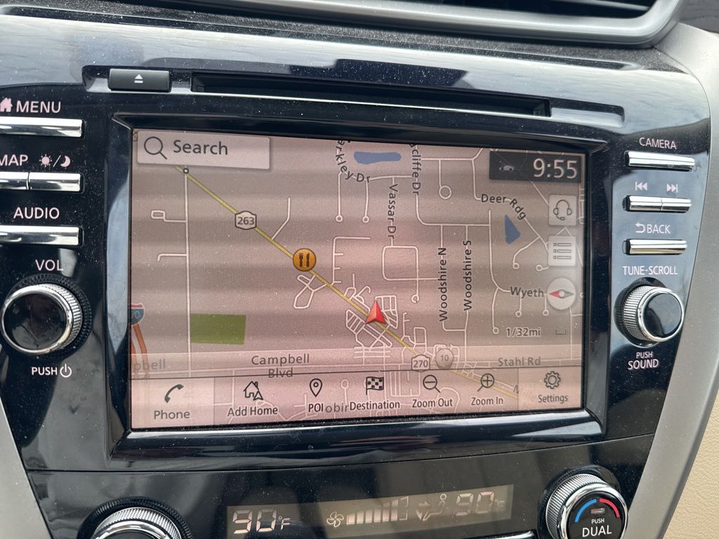 Used 2023 White Nissan Platinum image 10