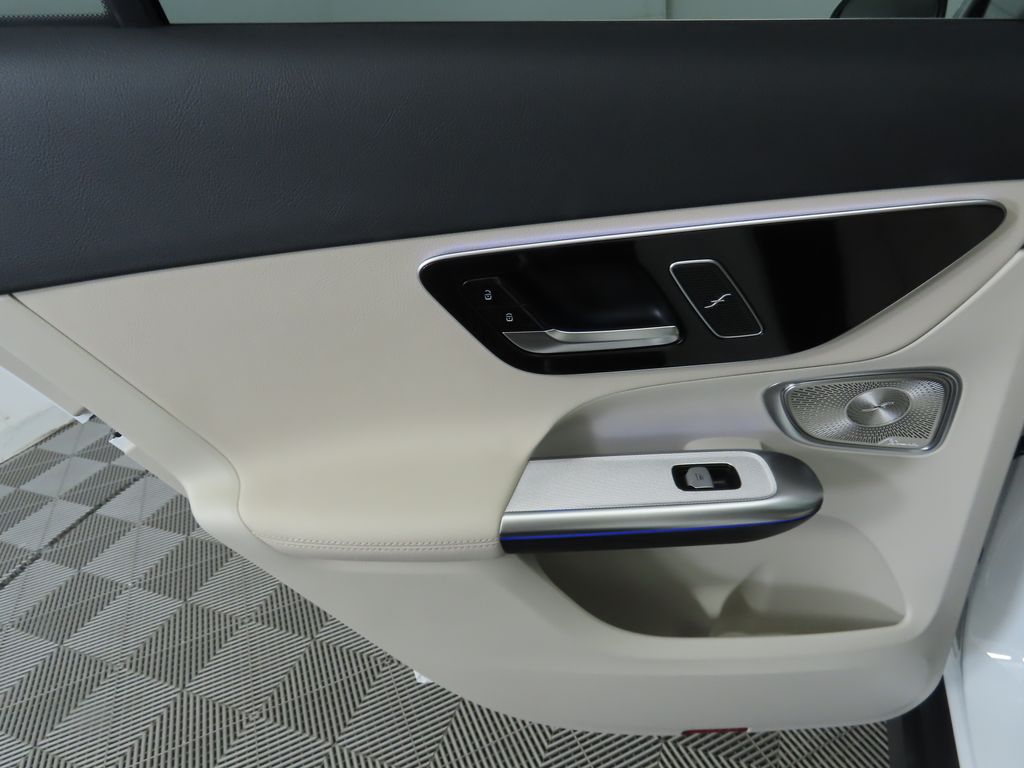 Thumbnail: 2025 Mercedes-Benz GLC - 28