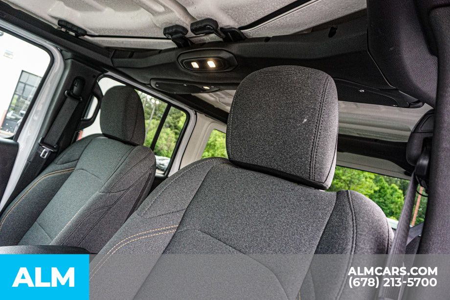 Used 2025 White Jeep Sport S image 18