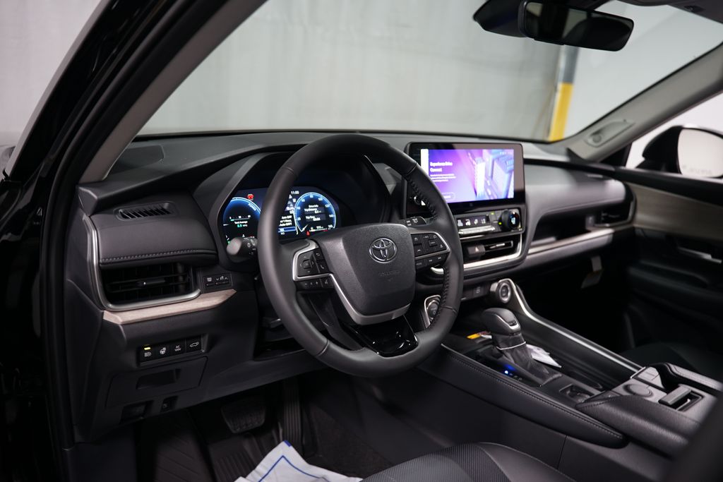 Thumbnail: 2025 Toyota Grand Highlander - 11