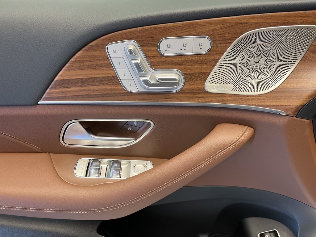 Thumbnail: 2026 Mercedes-Benz GLE - 12