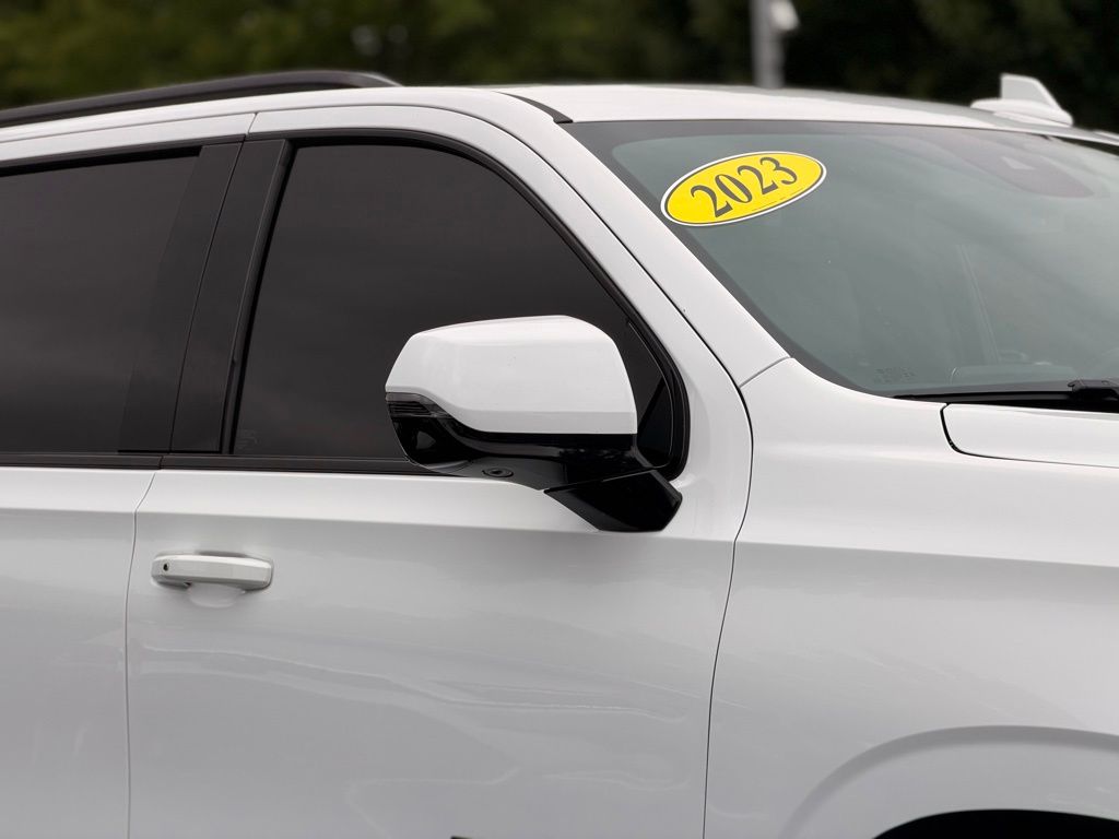 2023 Chevrolet Suburban RST Summit White - Jim Hudson Acura - Image 7