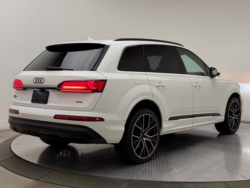 Thumbnail: 2023 Audi Q7 - 8