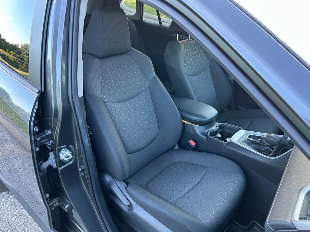 Thumbnail: 2021 Toyota RAV4 - 15