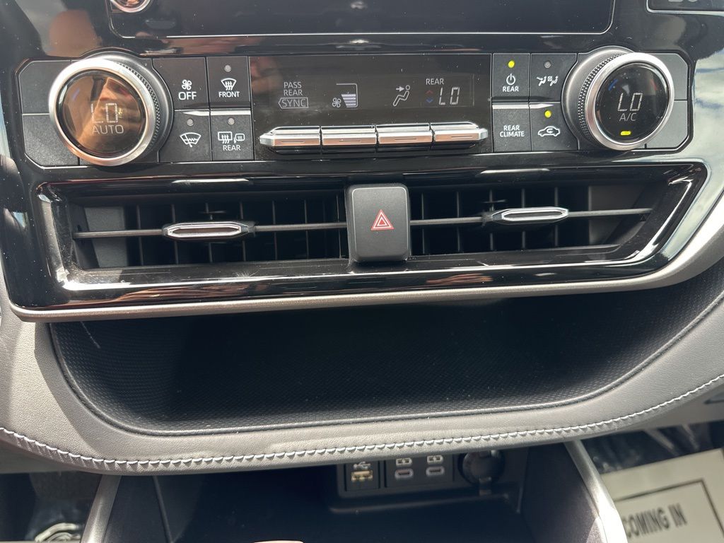 2023 Celestial Silver Metallic Toyota Highlander LE FWD SUV