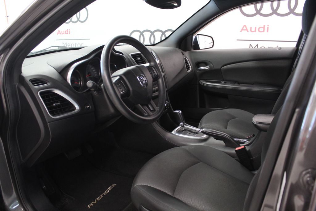 Thumbnail: 2014 Dodge Avenger - 10