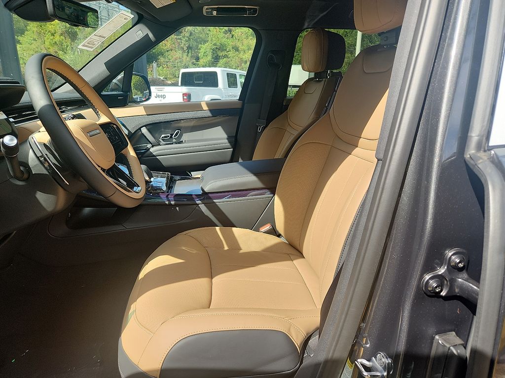 Thumbnail: 2025 Land Rover Range Rover Sport - 6