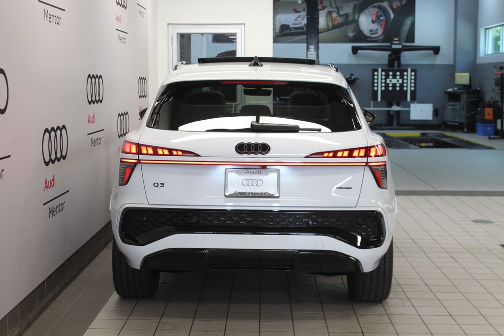 Thumbnail: 2026 Audi Q3 - 5